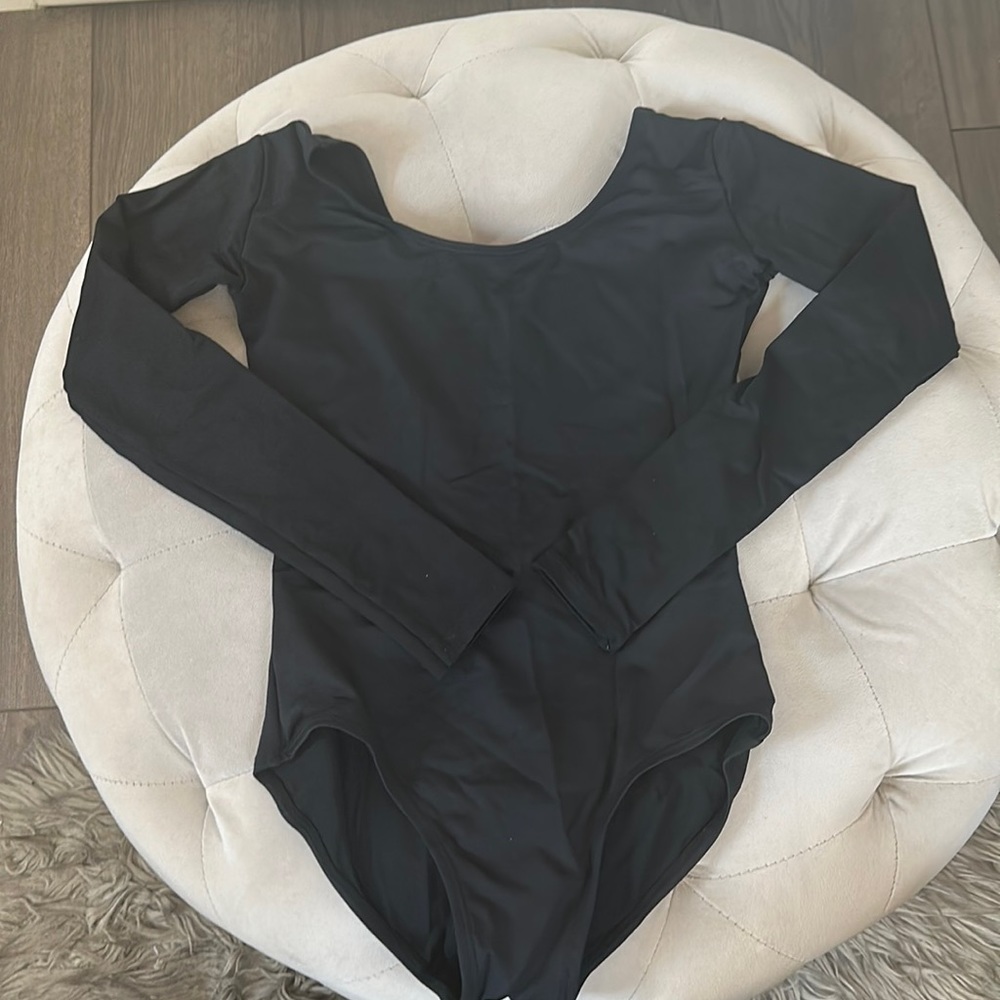 Elowel-Girls Black Long Sleeved Leotard - 8/10